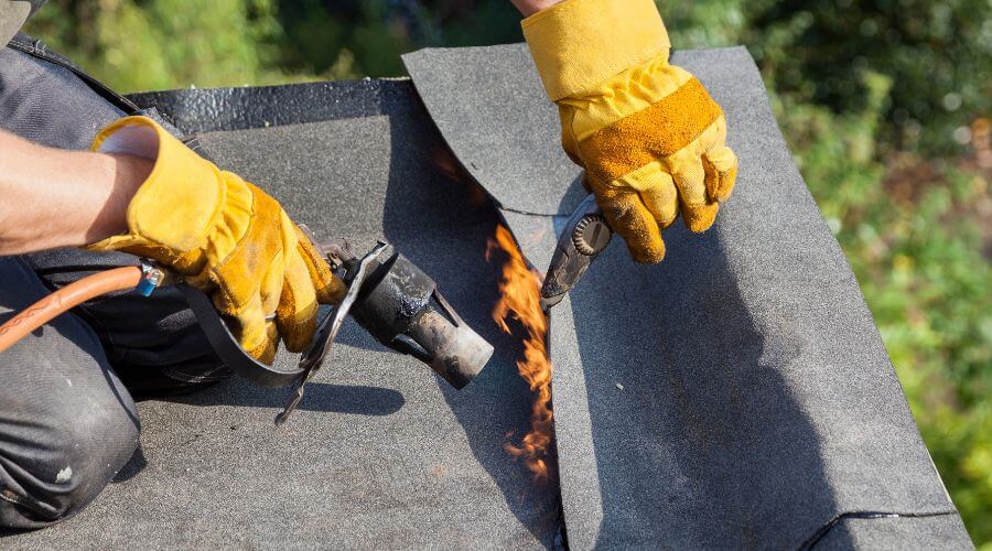 Professional gutter cleaning in Ookala, HI
